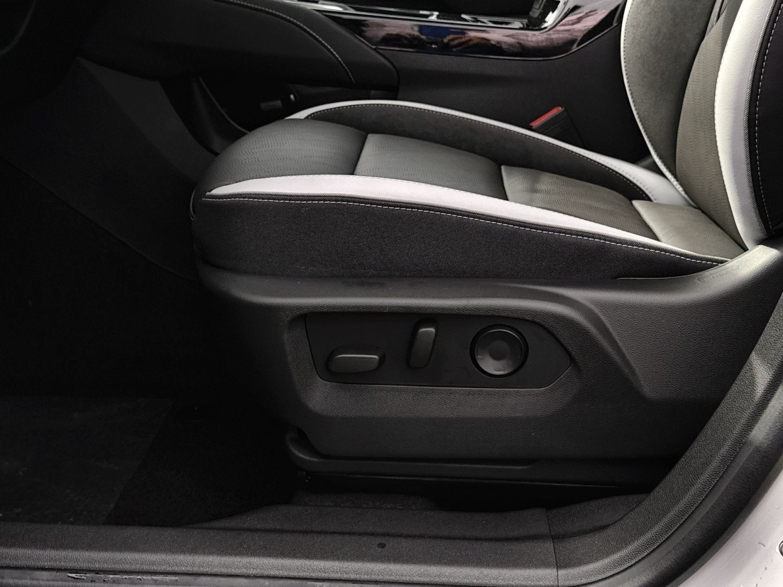 New 2026 Buick Envision Sport Touring AWD/4WD image 14