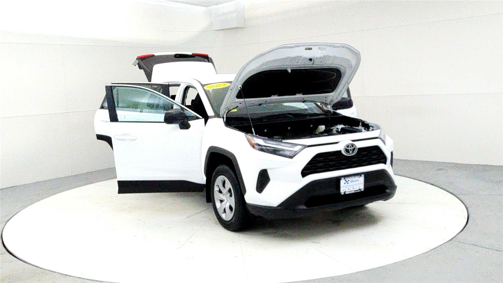 Used 2023 Toyota RAV4 LE image 9