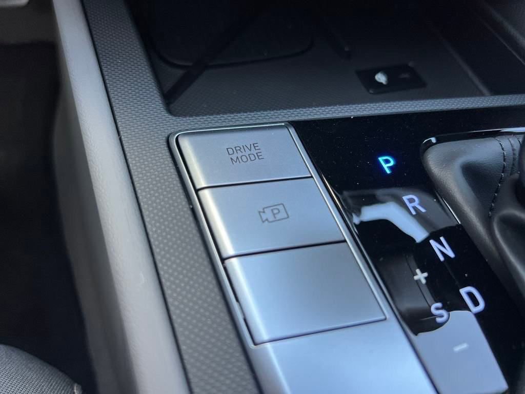 Used 2025 Hyundai Elantra Sport image 18