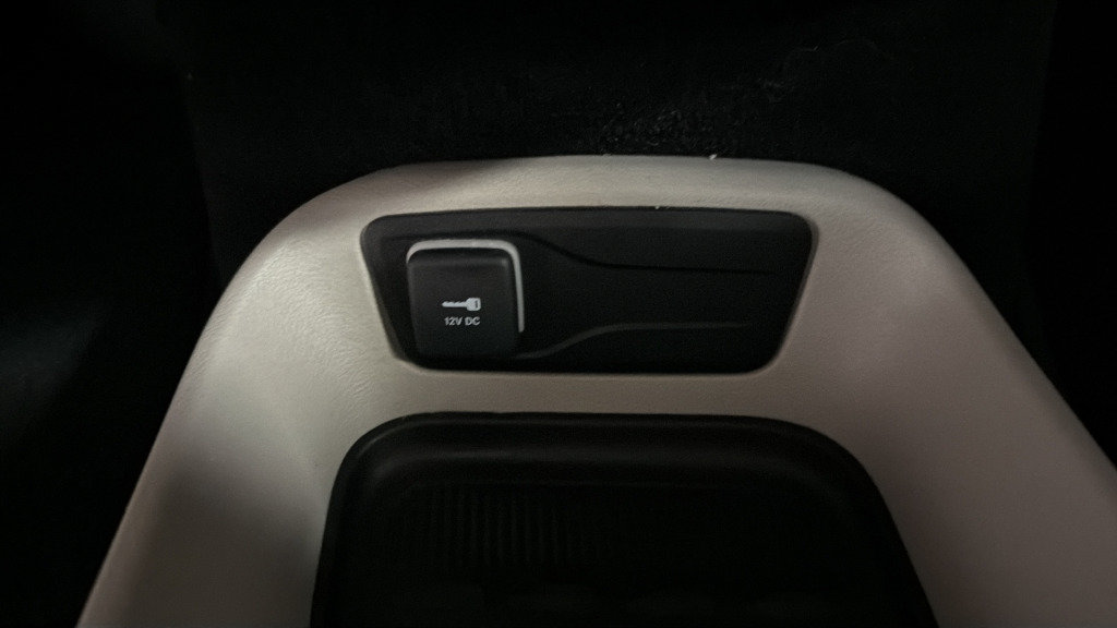 Used 2023 Chrysler Voyager LX FWD image 32