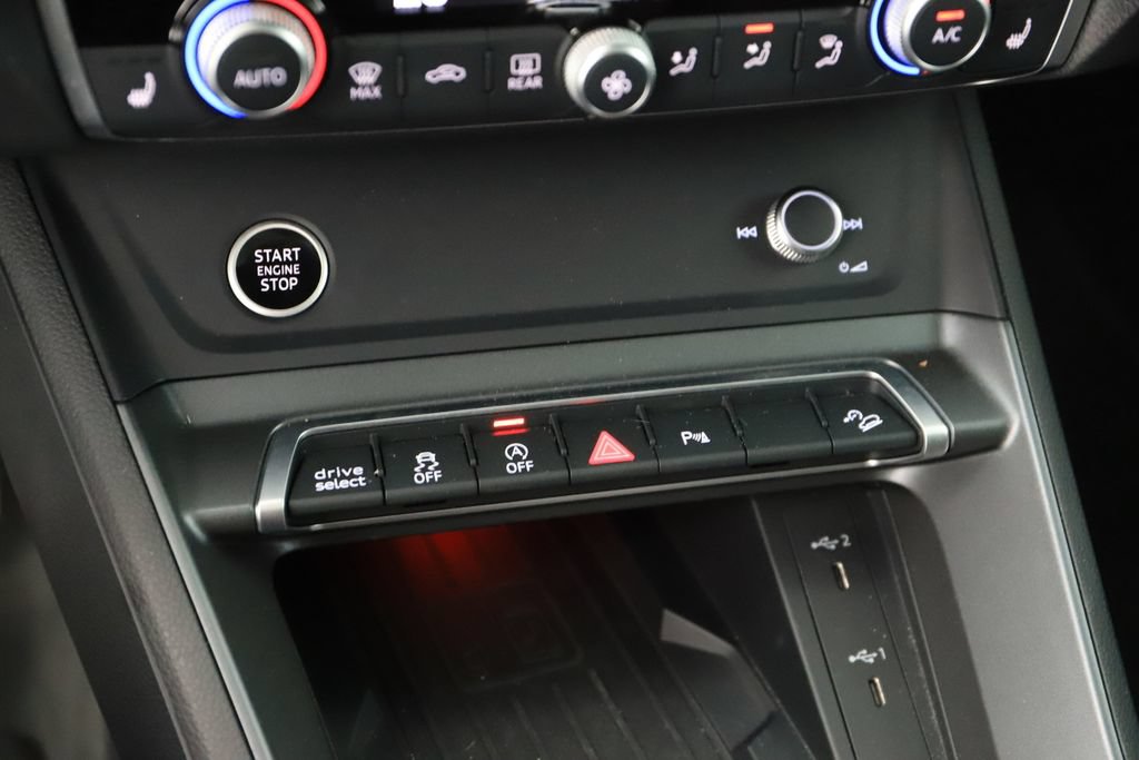 Certified 2025 Audi Q3 2.0T Premium Plus w/ Premium Plus Package AWD/4WD image 29