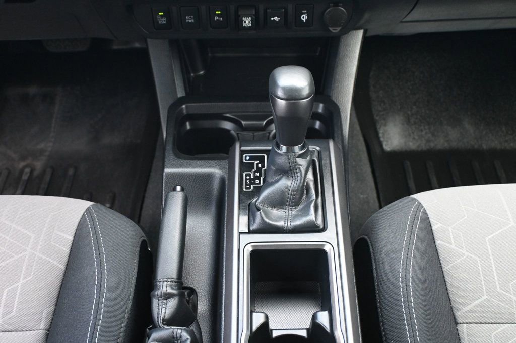 Used 2022 Toyota Tacoma TRD Off-Road image 12