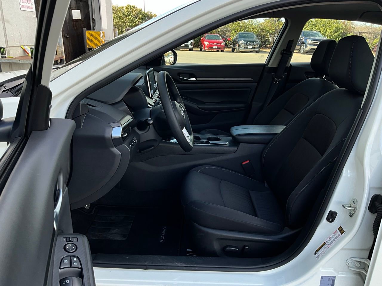 Used 2025 Nissan Altima 2.5 SV image 10