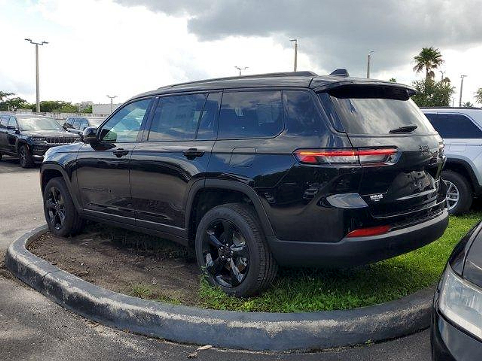New 2024 Jeep Grand Cherokee L Altitude RWD image 3