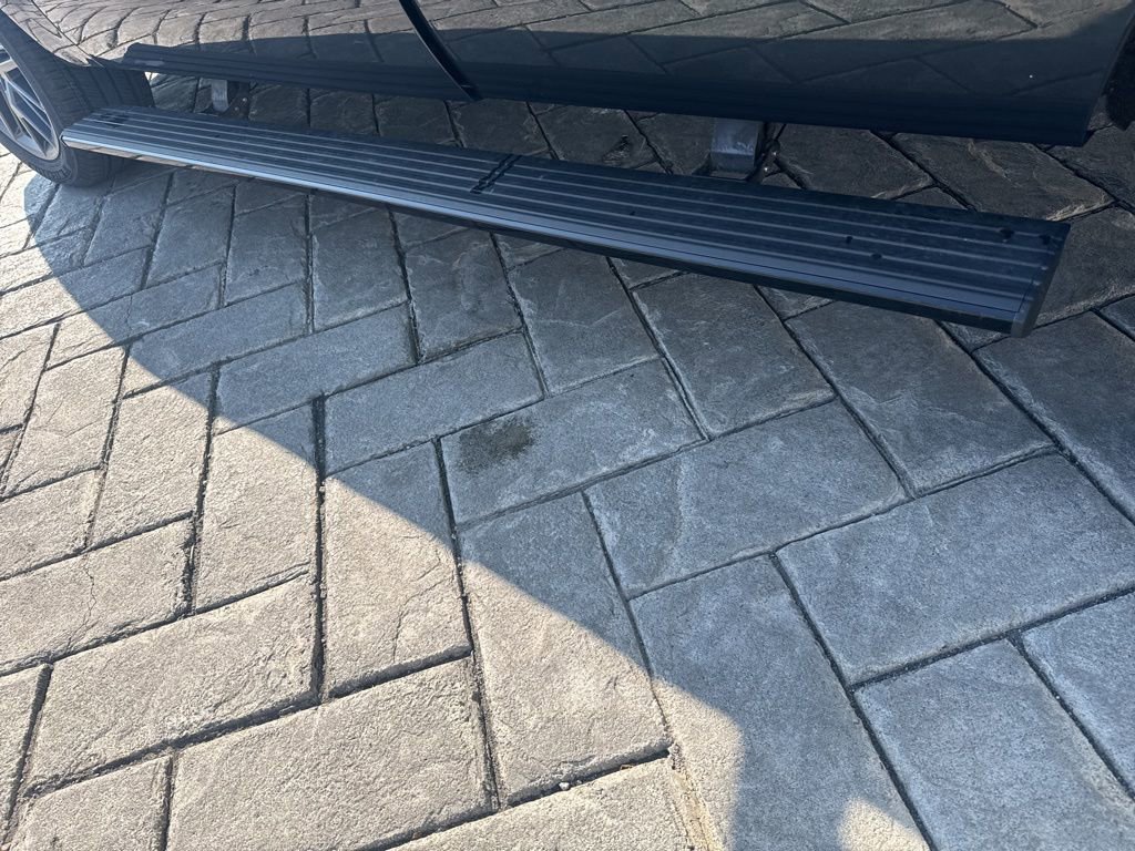 Used 2025 Ford Expedition Platinum w/ Stealth Performance Package AWD/4WD image 5