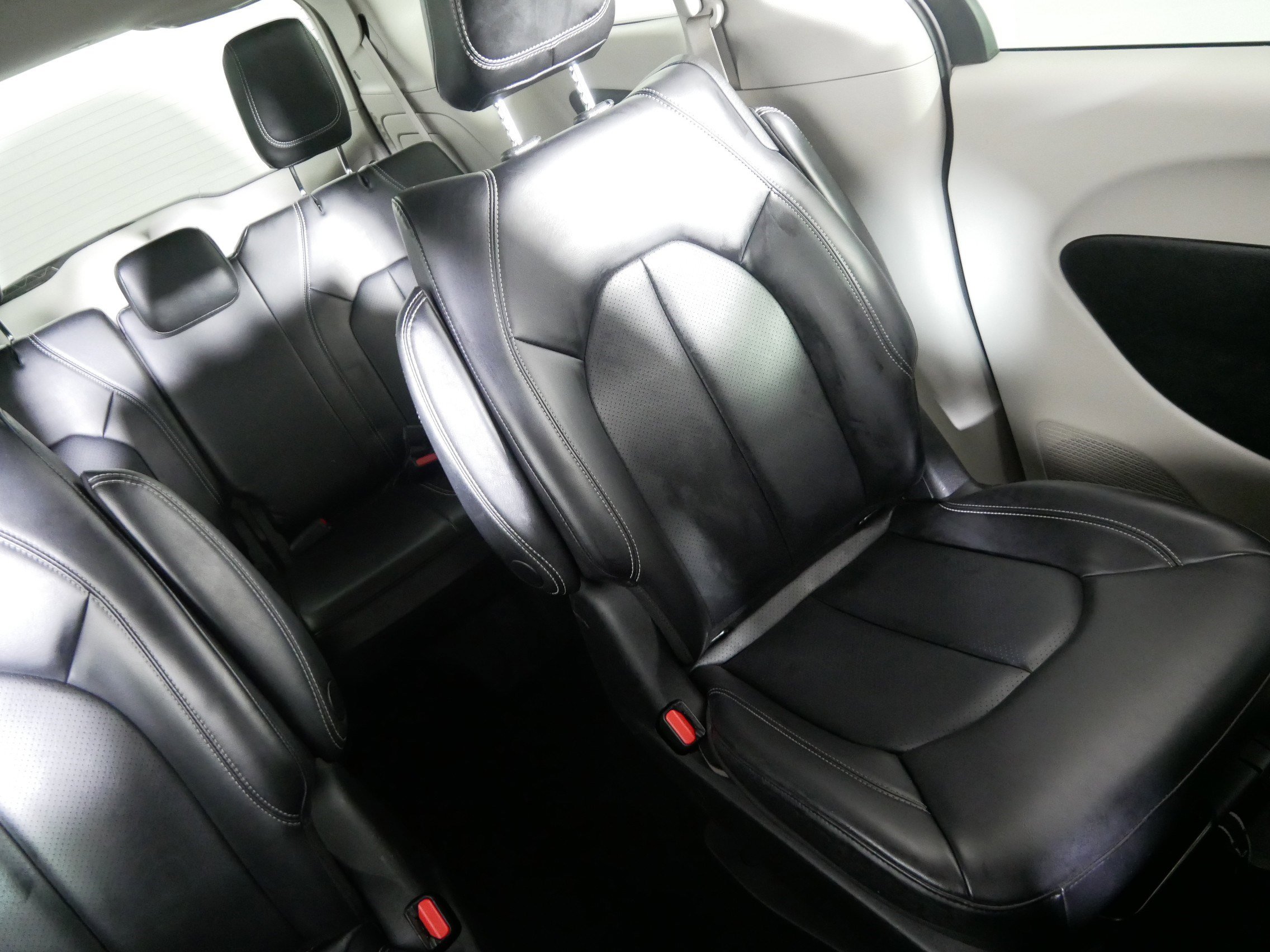 Used 2023 Chrysler Pacifica Touring-L FWD image 14