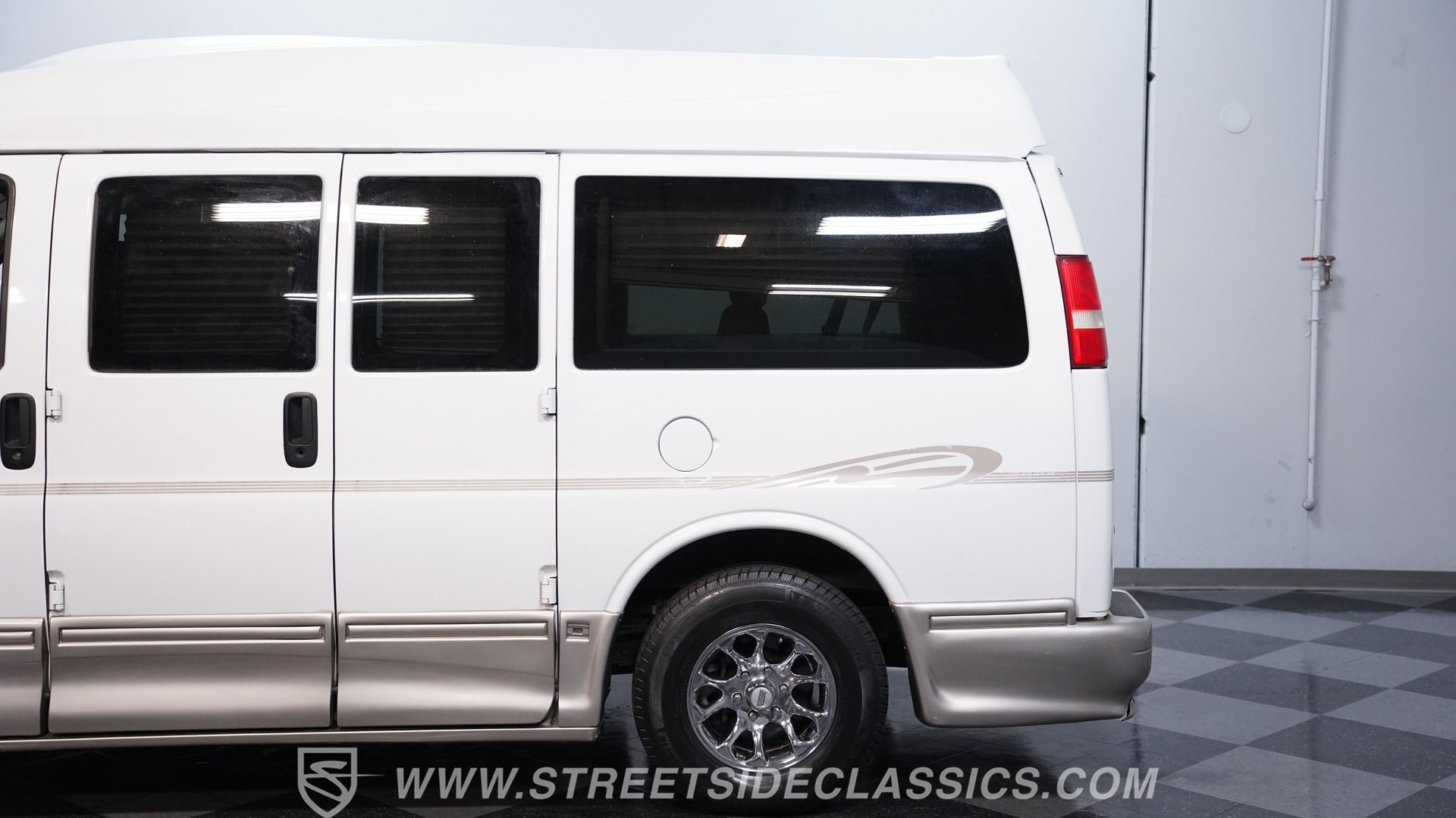 Used 2007 Chevrolet Express 1500 w/ Preferred Equipment Group RWD image 21