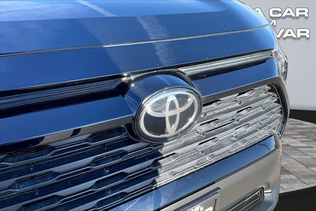 Used 2025 Toyota RAV4 LE AWD/4WD image 27