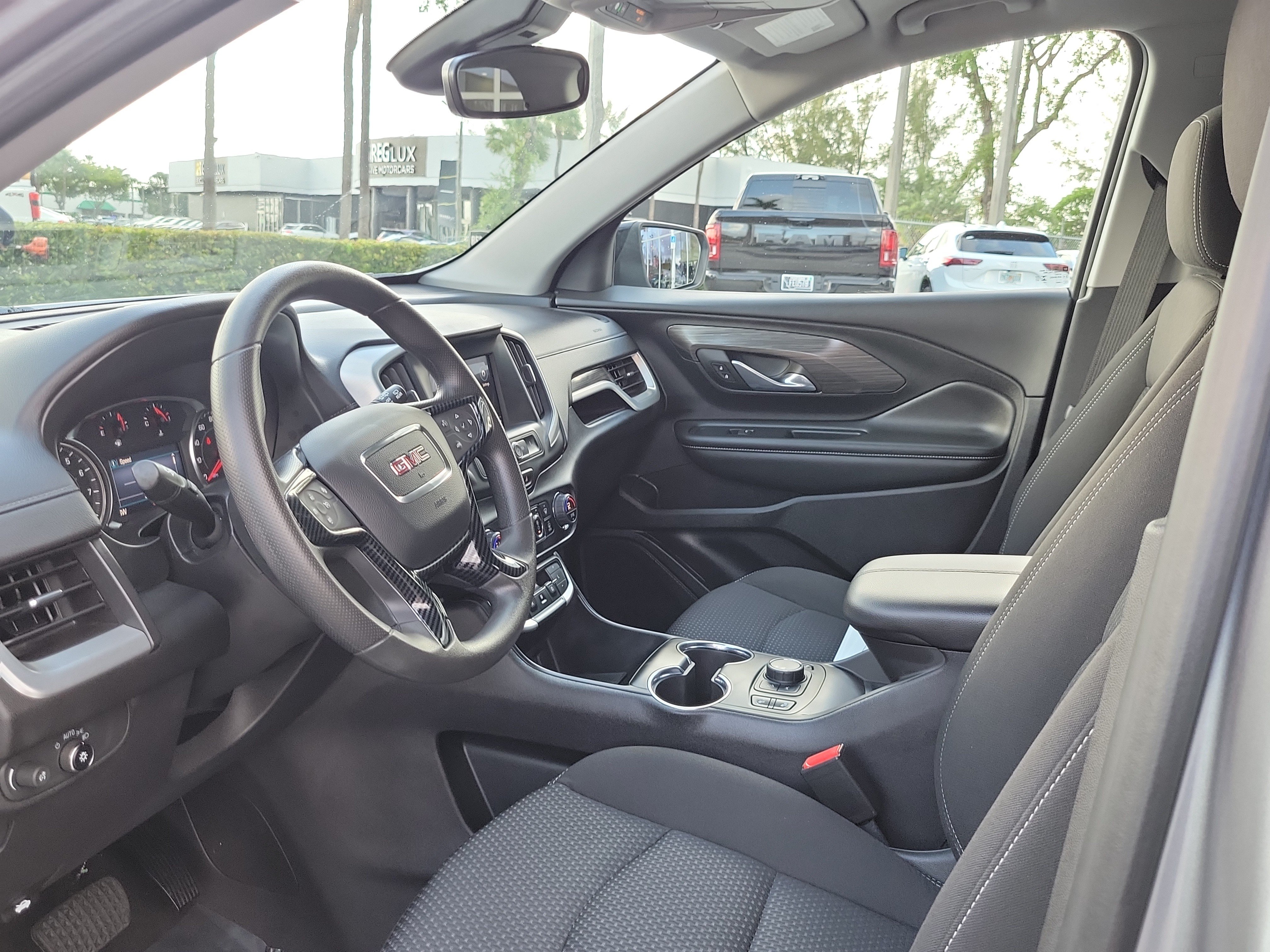 Used 2024 GMC Terrain SLE w/ Driver Convenience Package FWD image 11