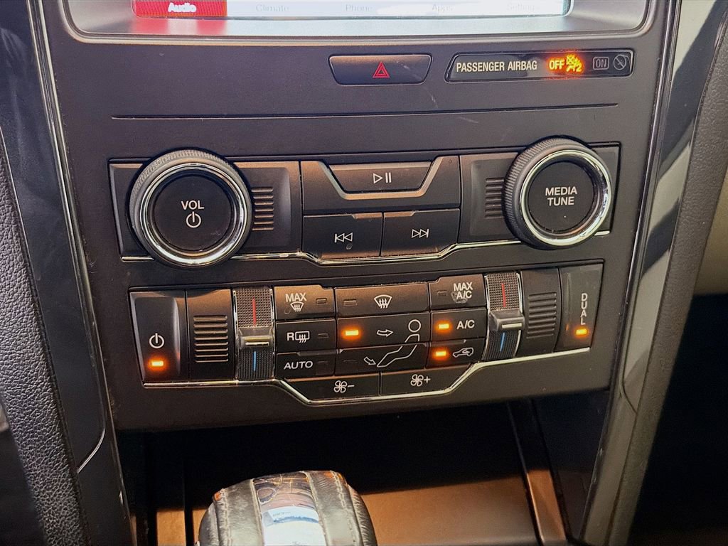 Used 2018 Ford Explorer XLT w/ Equipment Group 201A image 18