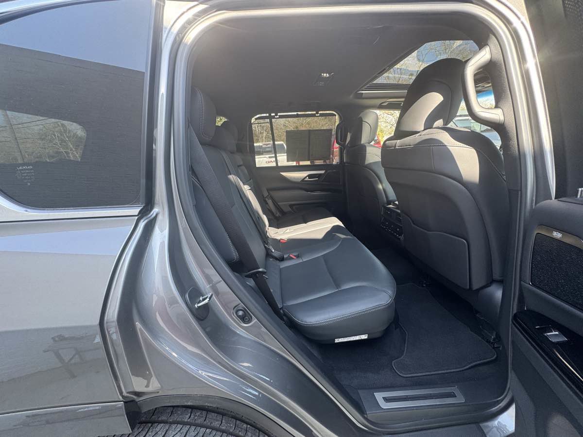 Used 2023 Lexus LX 600 F Sport image 10