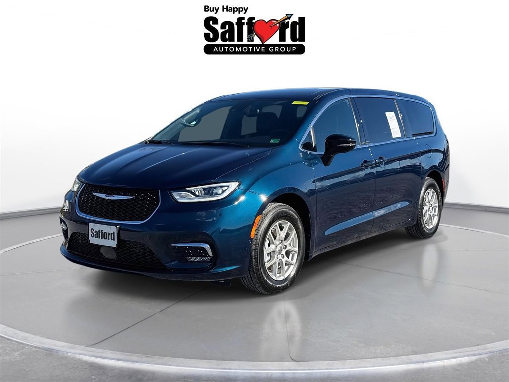 Used 2025 Chrysler Pacifica Select