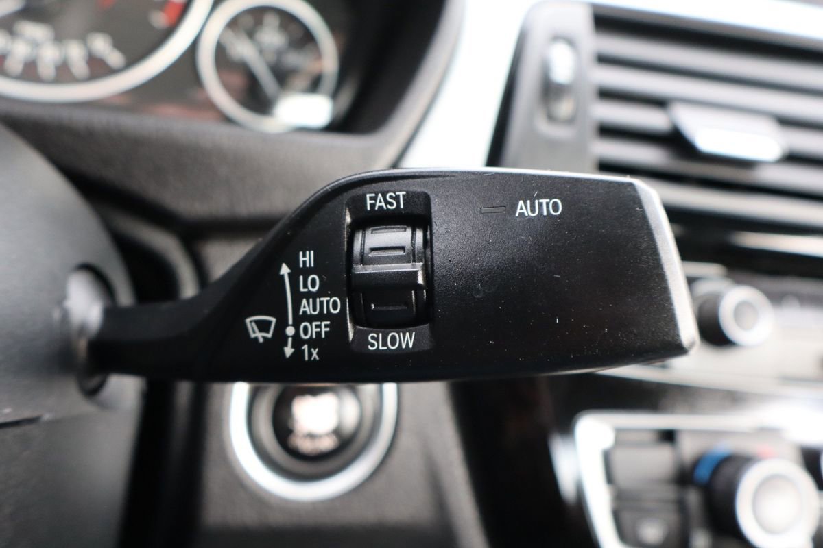 Used 2018 BMW 330i Sedan image 32