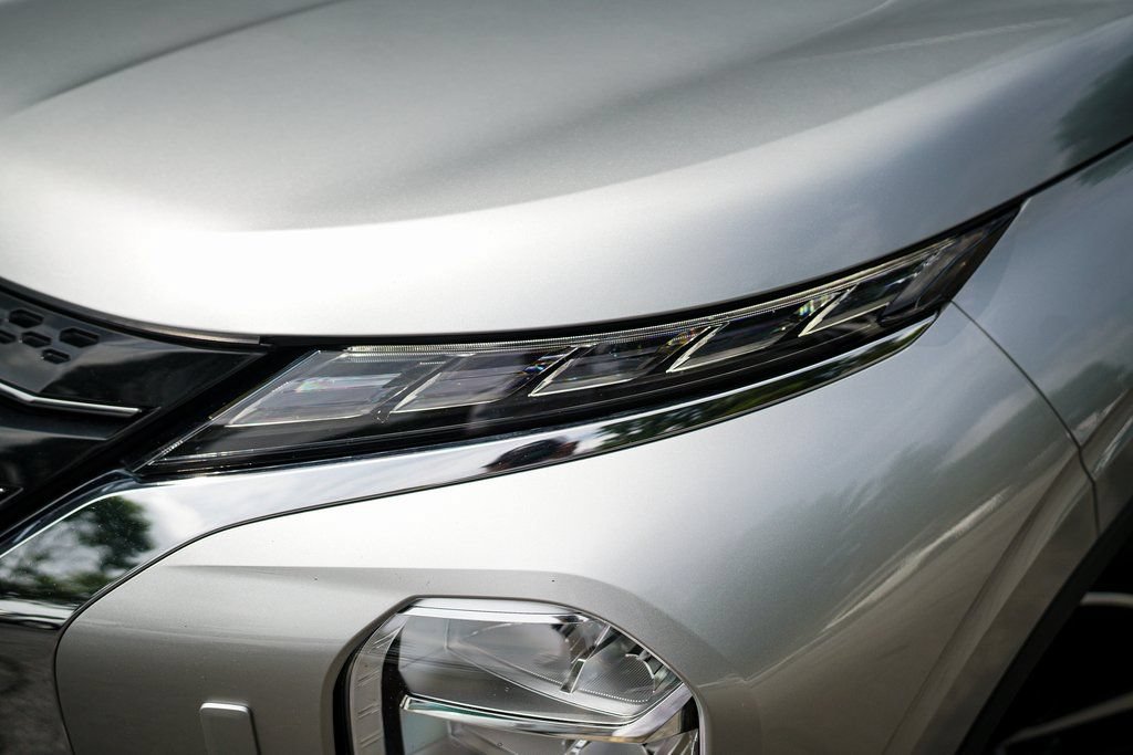 Used 2023 Mitsubishi Outlander LE AWD/4WD image 3