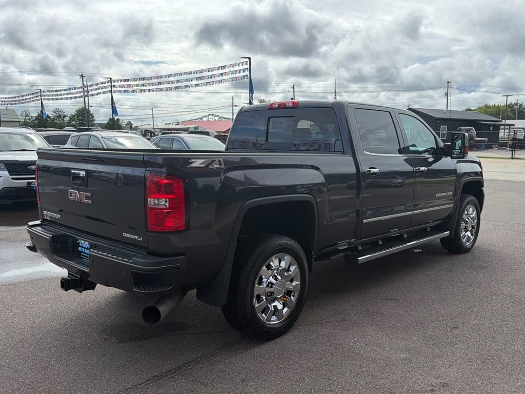 Used 2015 GMC Sierra 2500 Denali w/ Duramax Plus Package AWD/4WD image 4