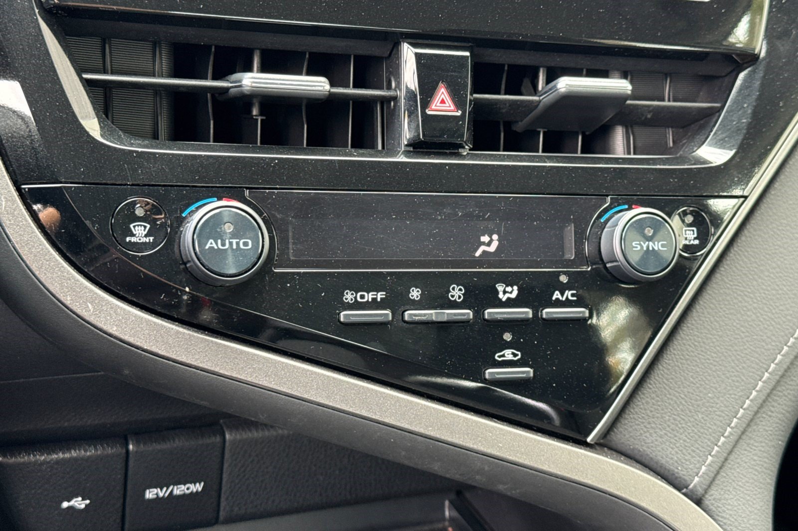 Used 2022 Toyota Camry LE FWD image 18