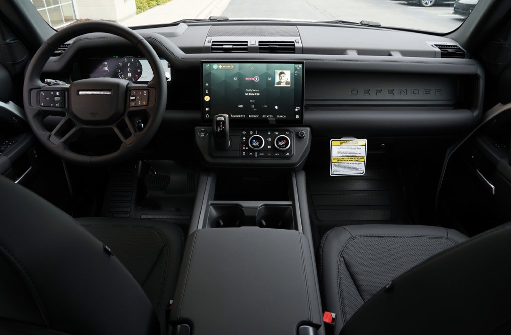 New 2026 Land Rover Defender 110 X-Dynamic SE AWD/4WD image 9