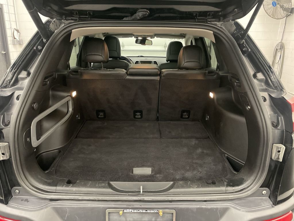 Used 2018 Jeep Cherokee Limited AWD/4WD image 19