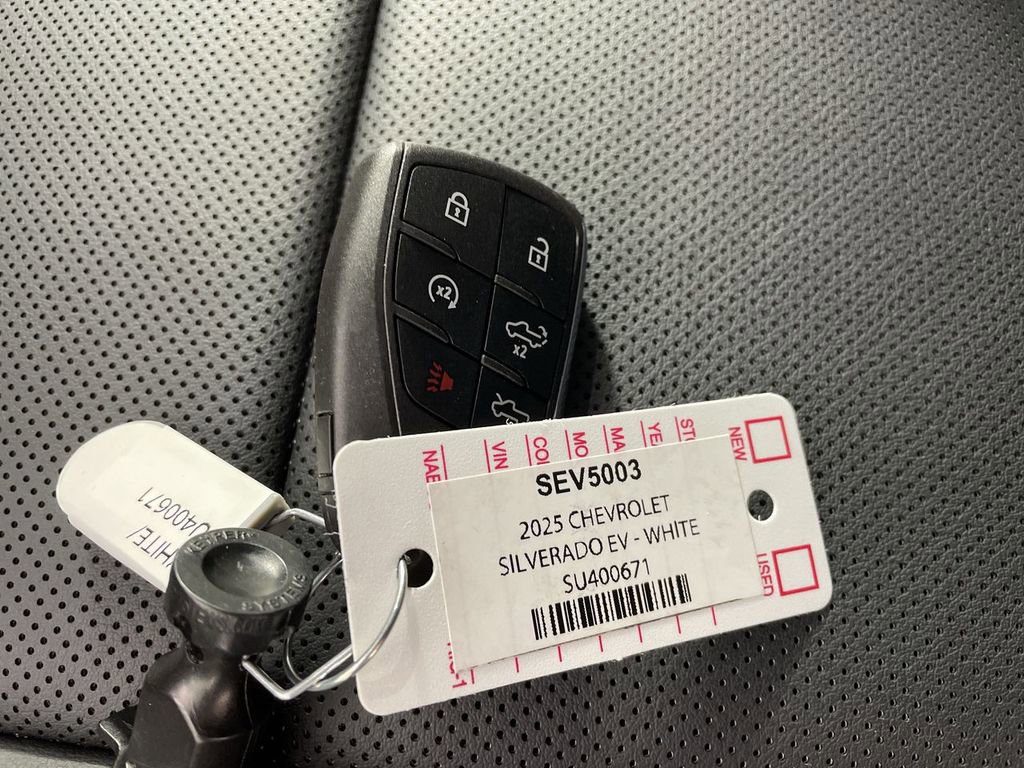 New 2025 Chevrolet Silverado EV LT image 37