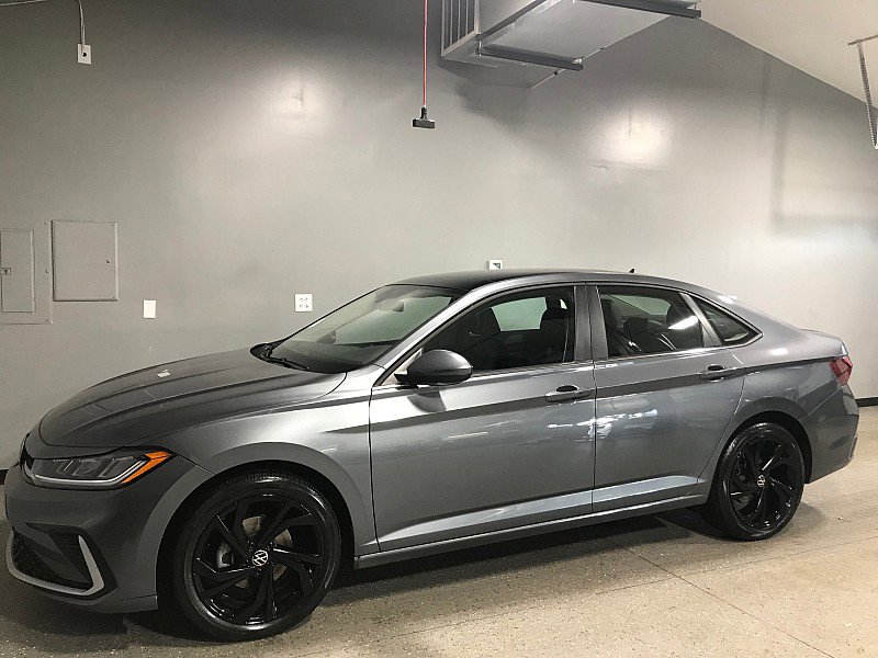 Used 2025 Volkswagen Jetta SE image 7