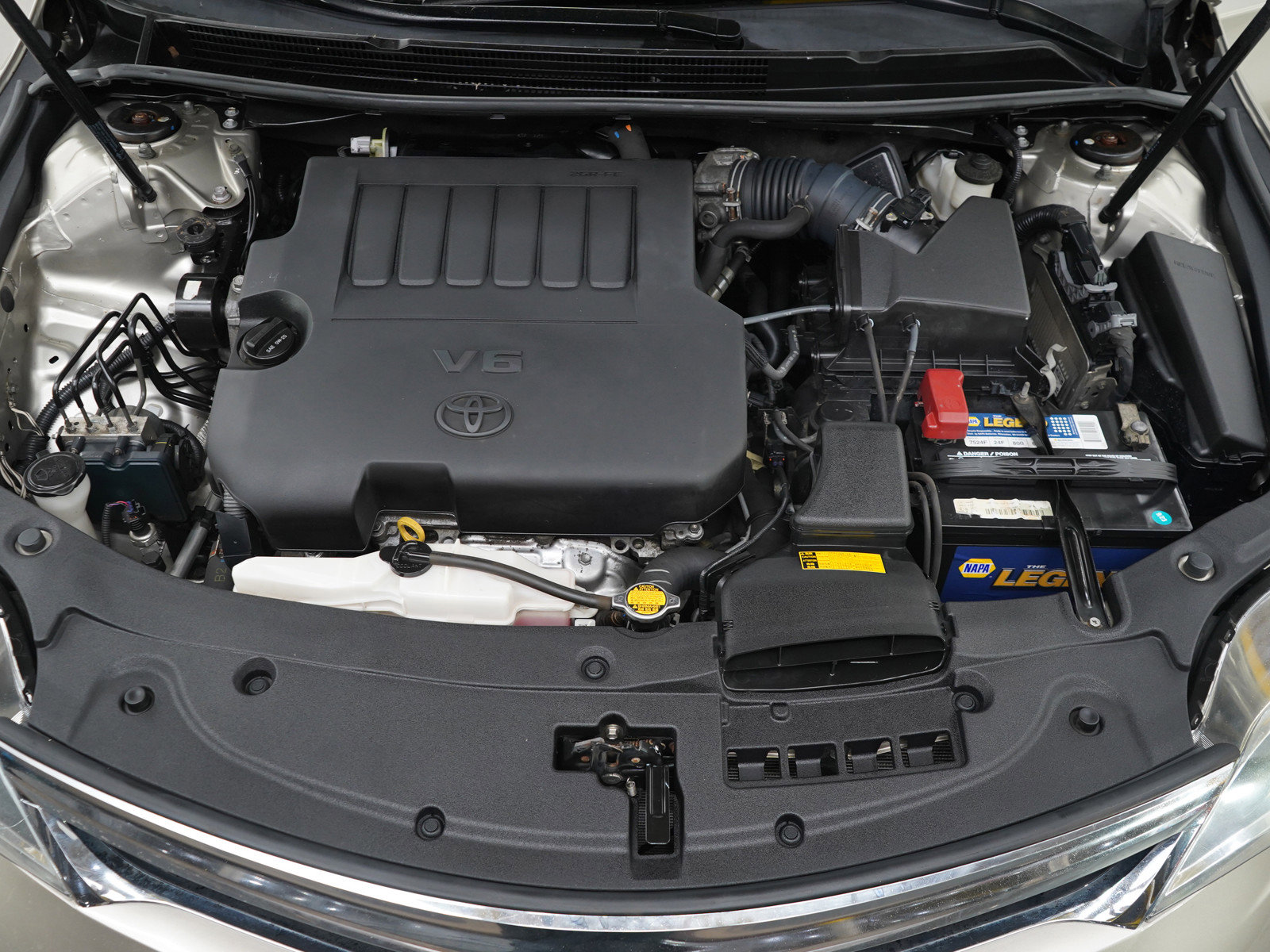 Used 2013 Toyota Avalon Limited FWD image 32