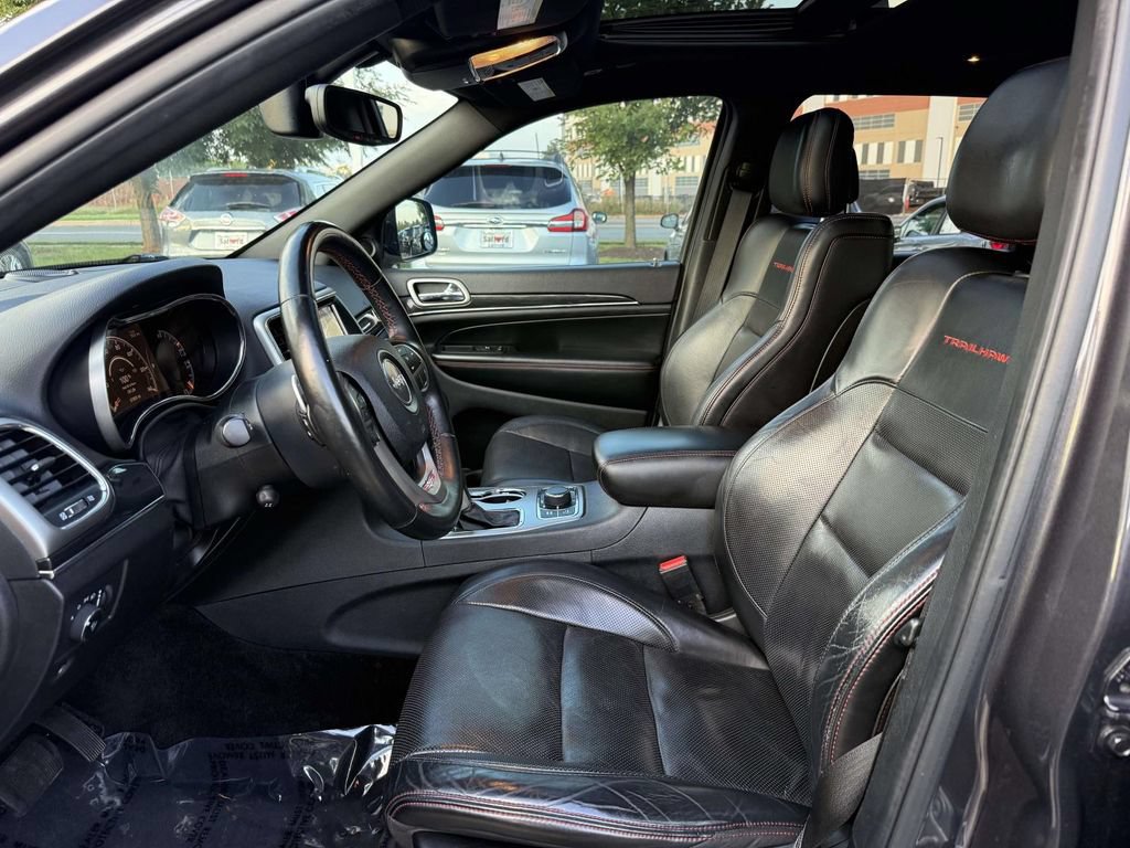 Used 2018 Jeep Grand Cherokee Trailhawk w/ Trailhawk Luxury Group AWD/4WD image 14