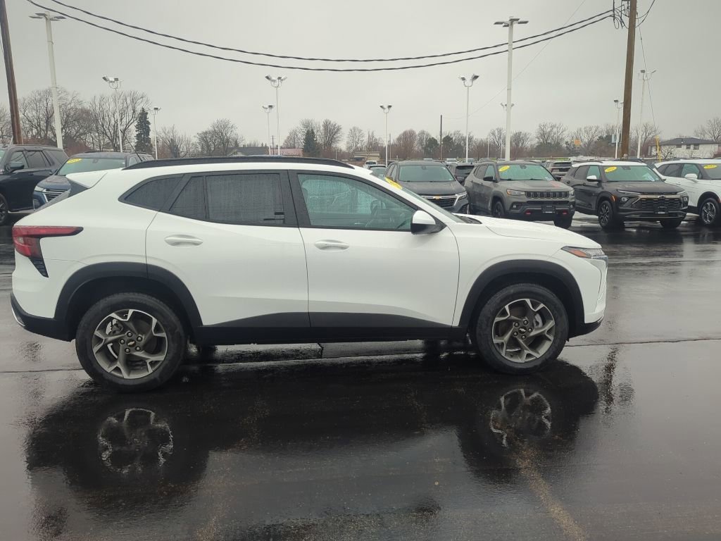 Certified 2024 Chevrolet Trax LT w/ Driver Confidence Package image 7