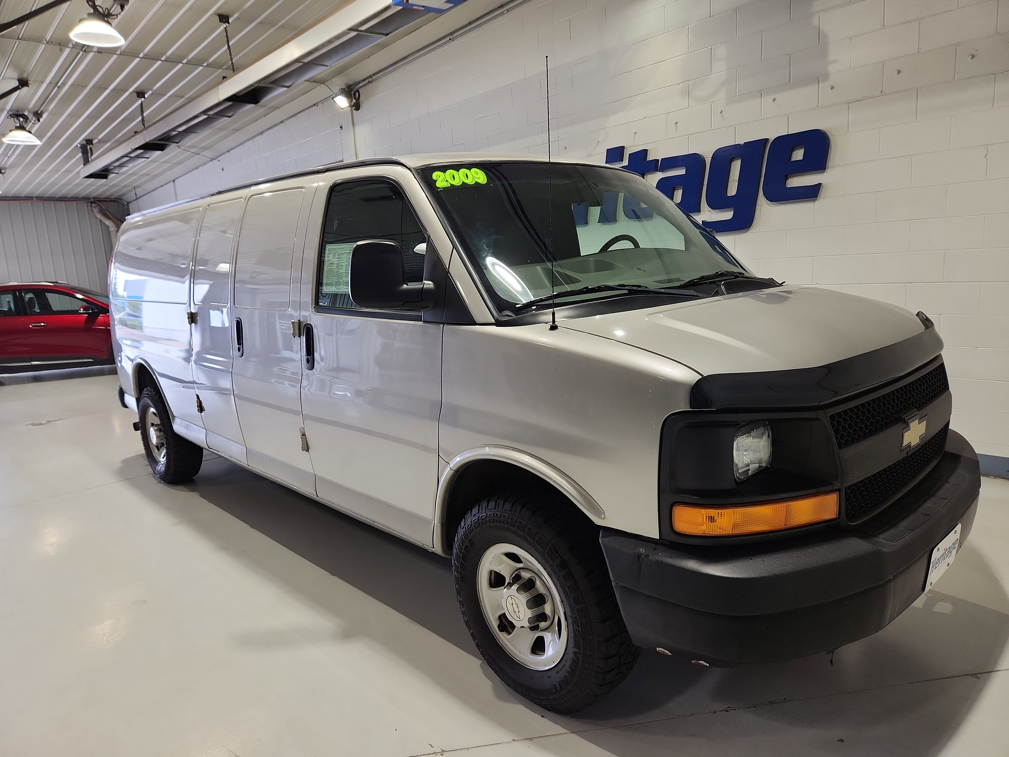 Used 2009 Chevrolet Express 2500 Extended image 25