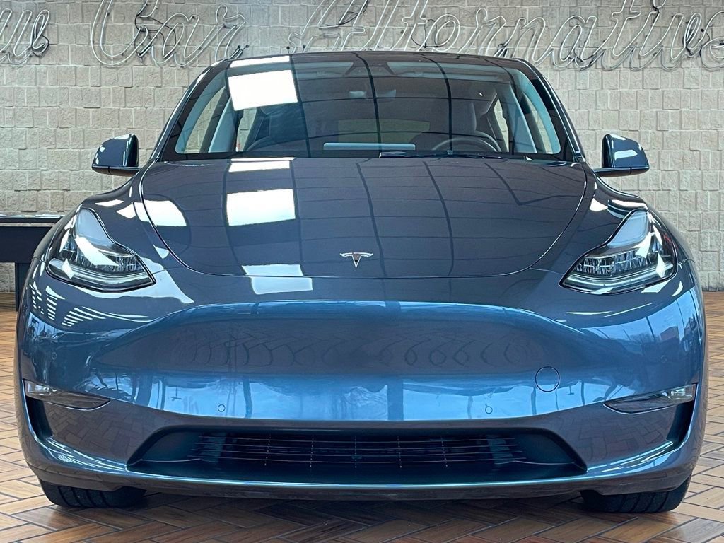 Used 2022 Tesla Model Y Long Range image 3
