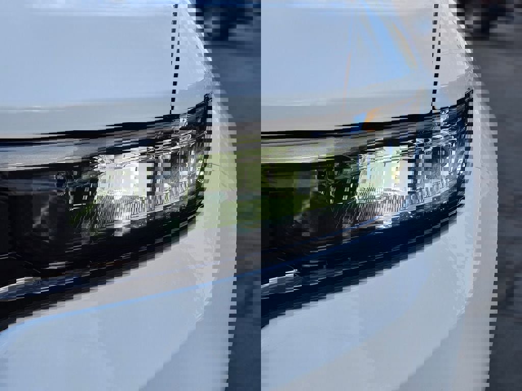 New 2025 Jeep Grand Cherokee Altitude image 10