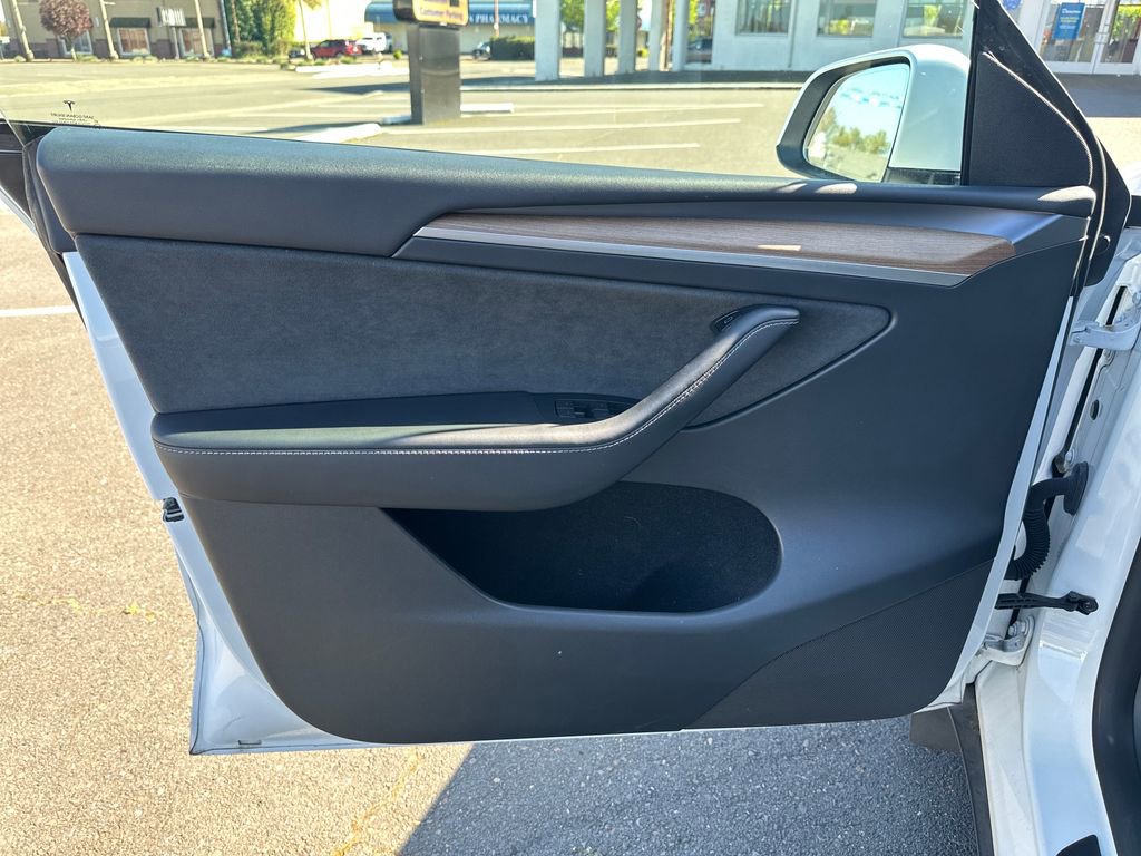 Used 2023 Tesla Model Y Performance image 11