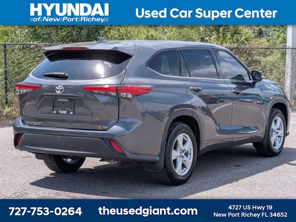 Used 2021 Toyota Highlander LE image 5