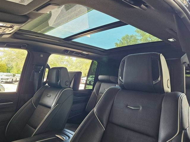 Used 2024 Cadillac Escalade ESV Sport w/ LPO, ONYX Package AWD/4WD image 14
