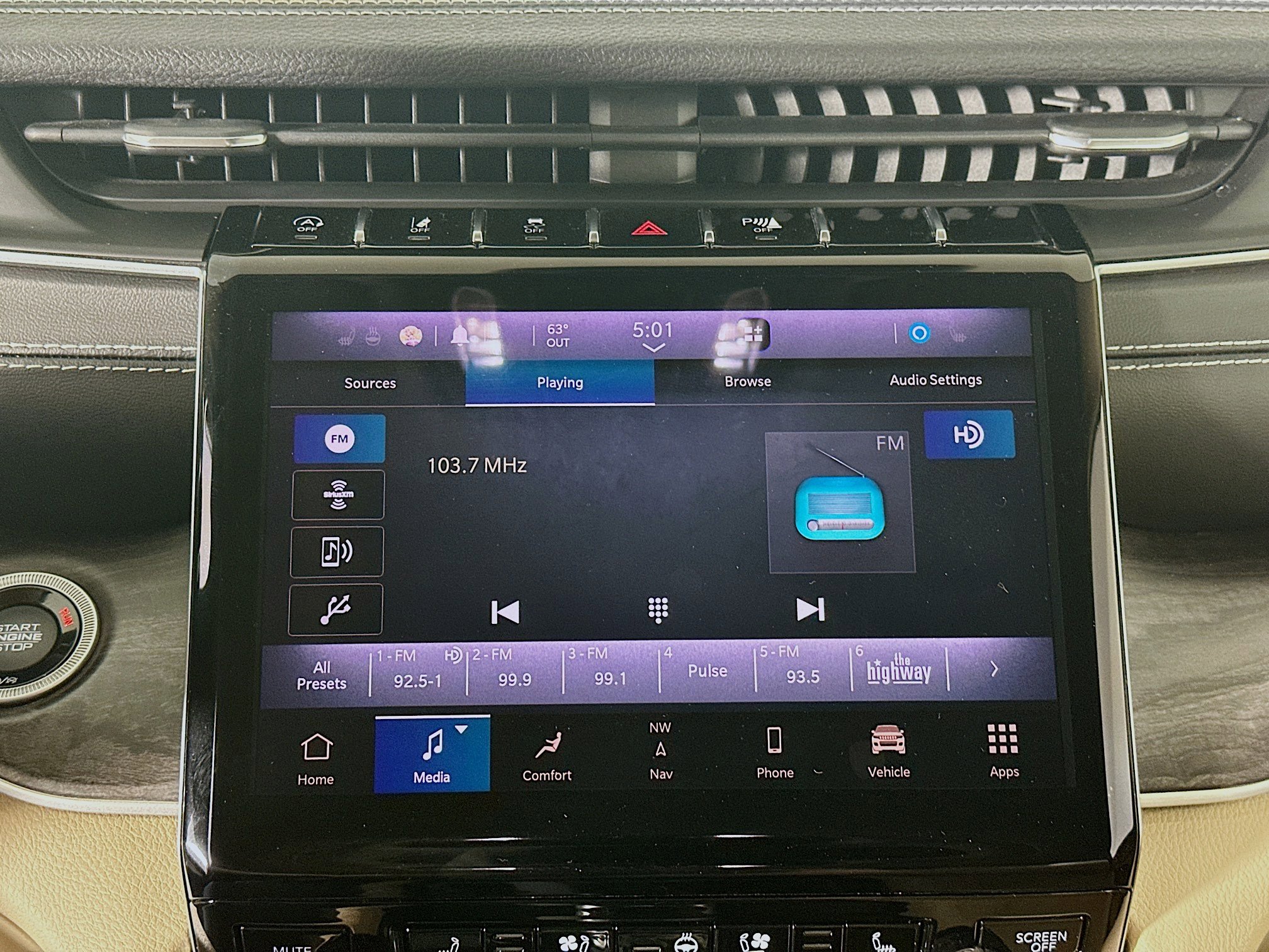 Used 2021 Jeep Grand Cherokee L Limited w/ Luxury Tech Group II image 21