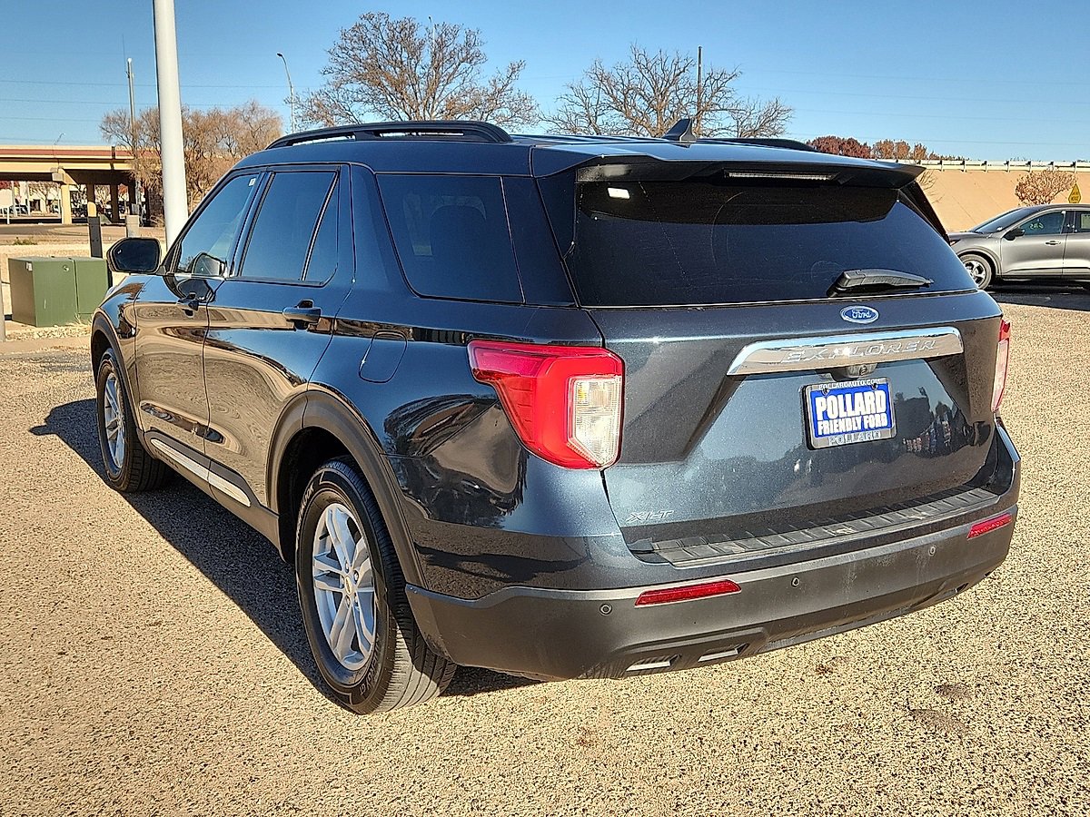 Used 2023 Ford Explorer XLT image 2