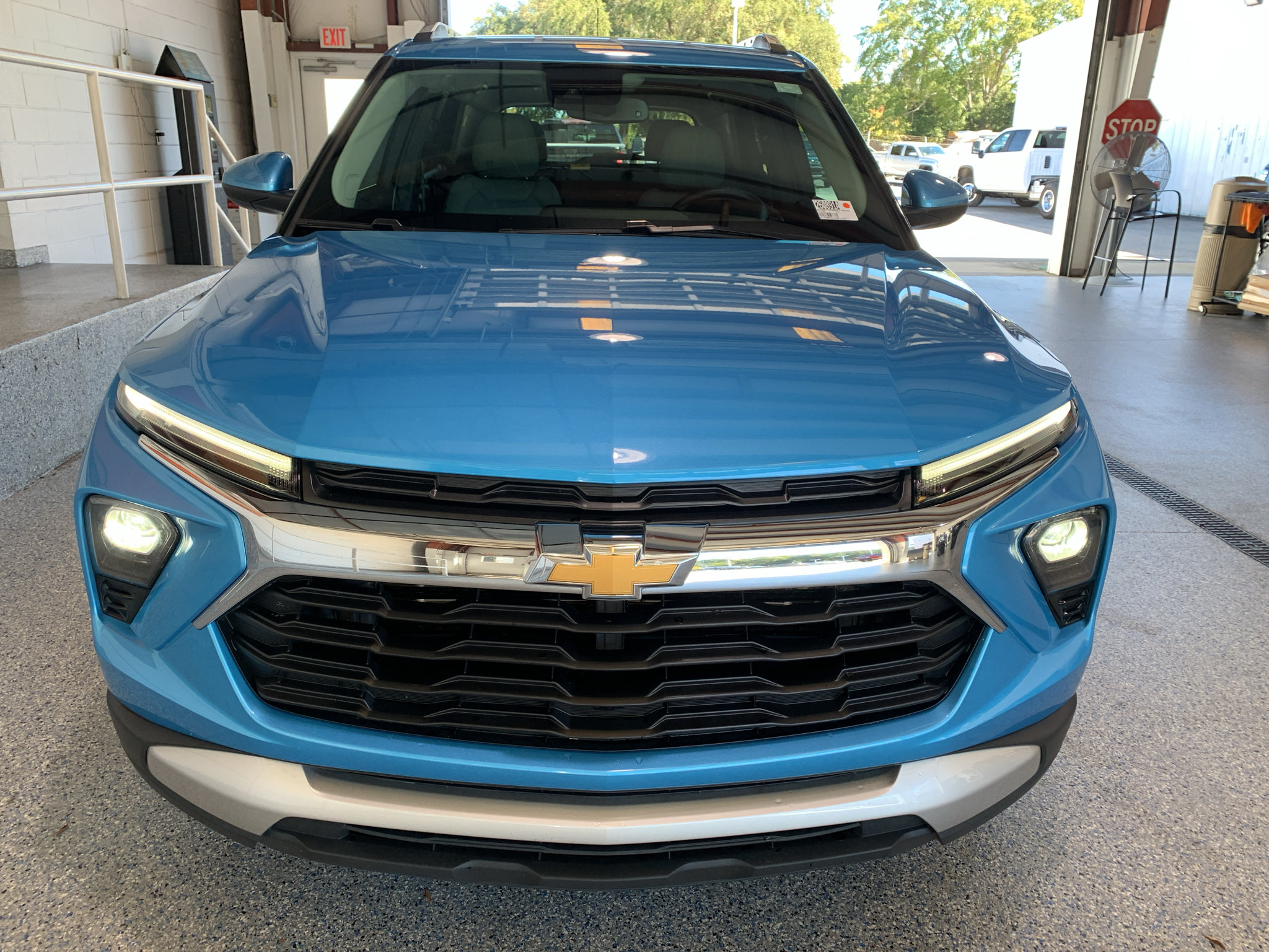 Used 2025 Chevrolet TrailBlazer LT w/ Convenience Package FWD image 2
