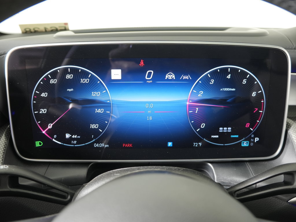 Used 2025 Mercedes-Benz GLC 300 4MATIC image 18
