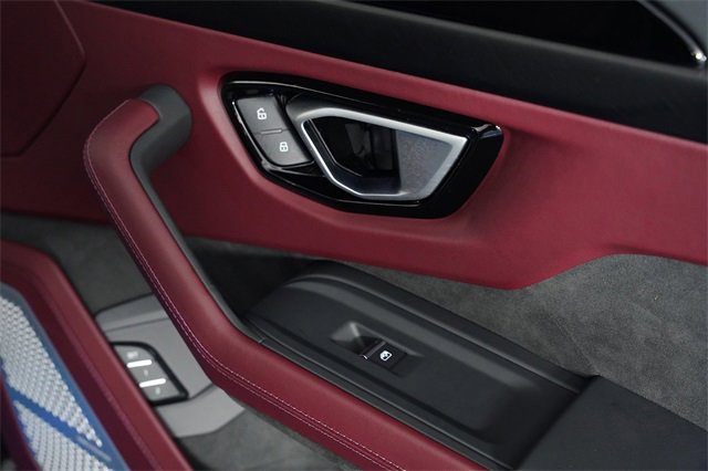 Used 2025 Lamborghini Urus SE image 48