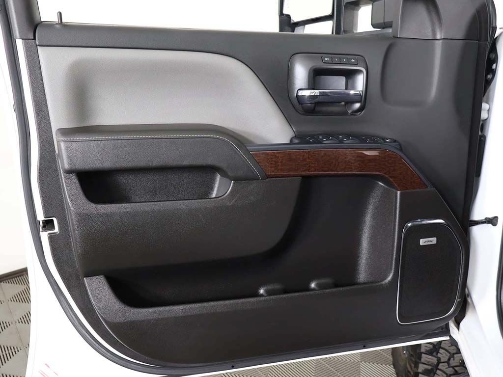 Used 2019 GMC Sierra 2500 SLT w/ Duramax Plus Package AWD/4WD image 21