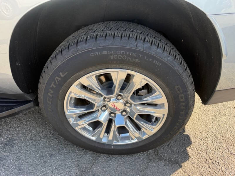 Used 2025 GMC Yukon XL Denali image 29