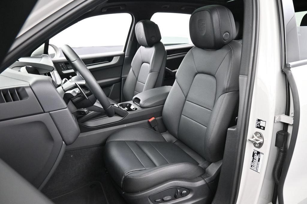 Certified 2026 Porsche Cayenne E-Hybrid AWD/4WD image 5