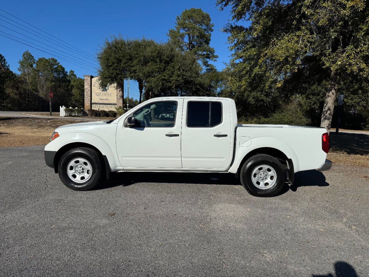 Used 2013 Nissan Frontier S image 3