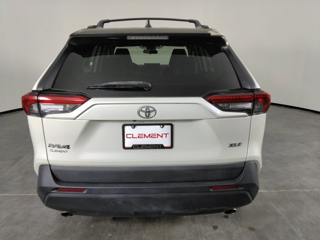 Used 2021 Toyota RAV4 XLE Premium image 4
