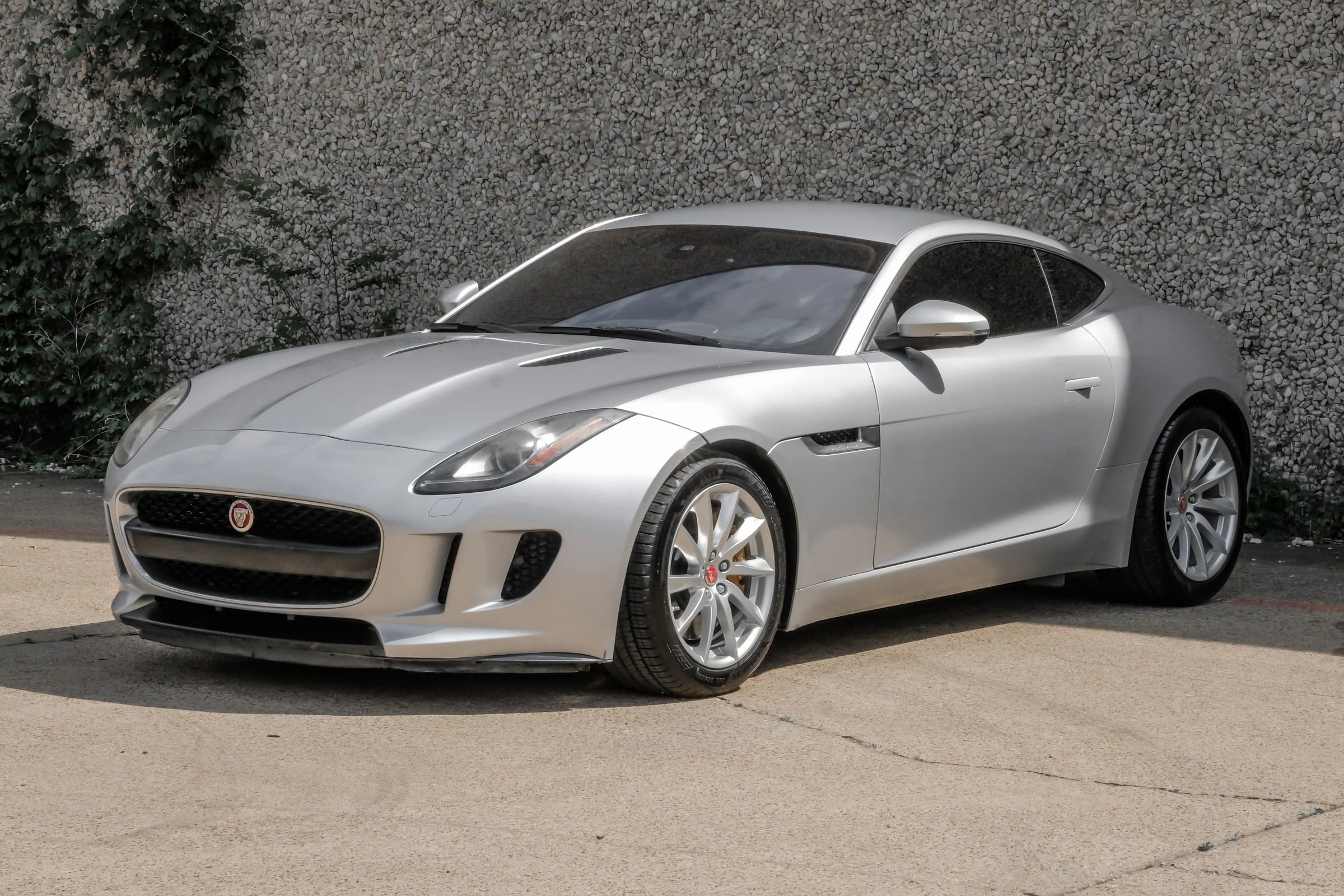 Used 2017 Jaguar F-TYPE Coupe image 5