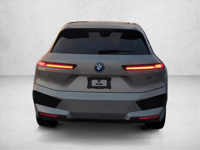 Used 2024 BMW iX xDrive50 w/ Premium Package AWD/4WD image 7