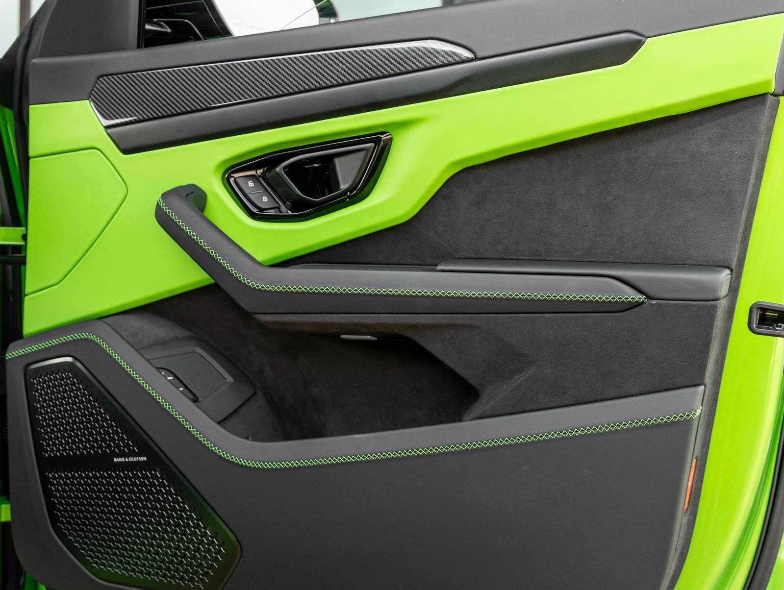 Used 2025 Lamborghini Urus SE image 51