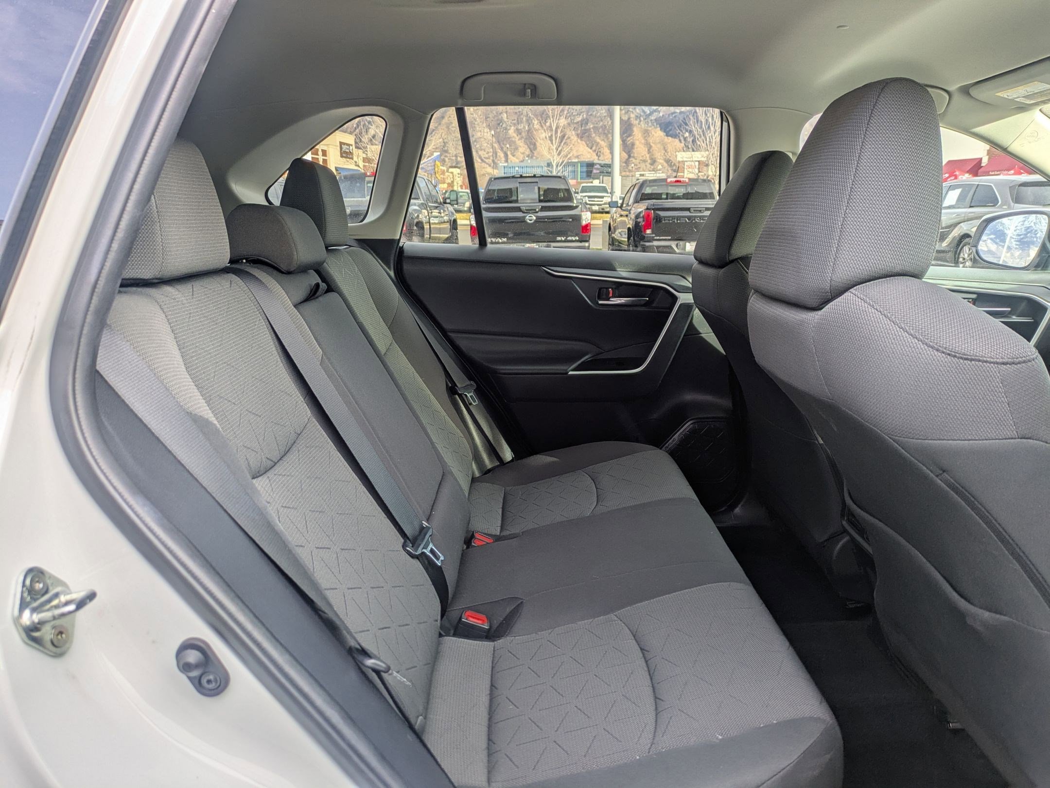 Used 2021 Toyota RAV4 XLE w/ Carpet Mat Package (TMS) image 29