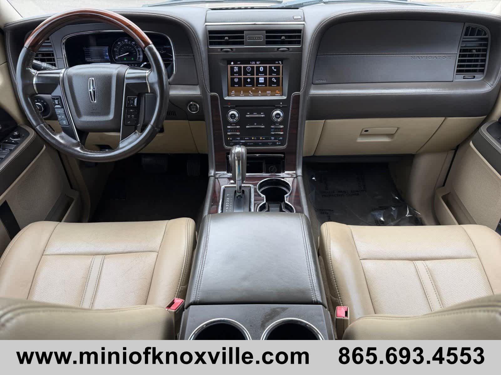 Used 2017 Lincoln Navigator Reserve AWD/4WD image 19