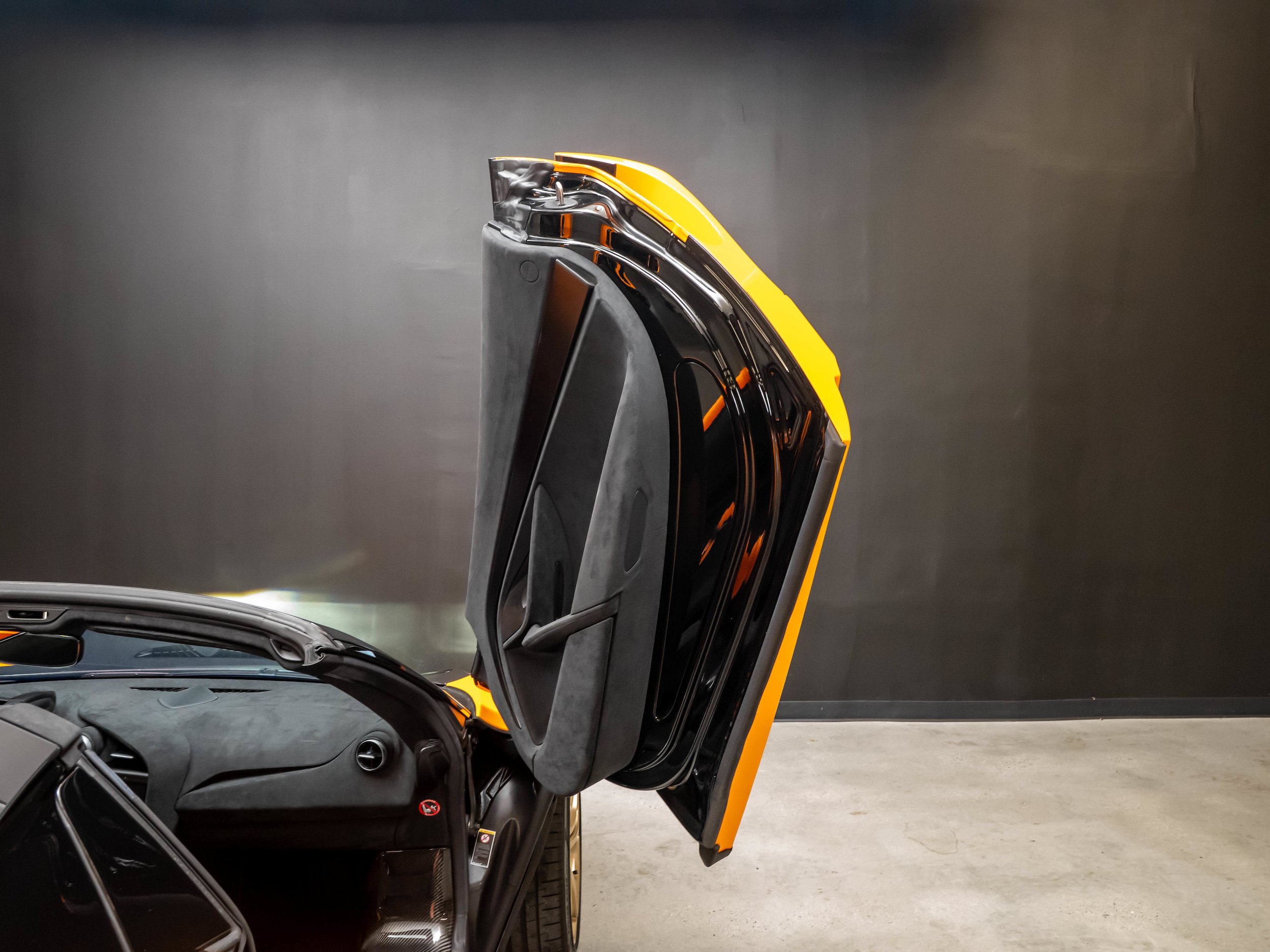 Used 2025 McLaren 750S Spider RWD image 29