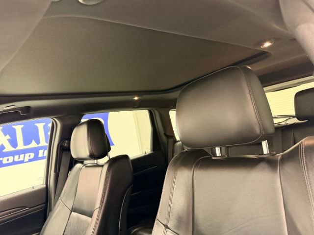 Used 2019 Jeep Grand Cherokee Limited w/ Luxury Group II image 48